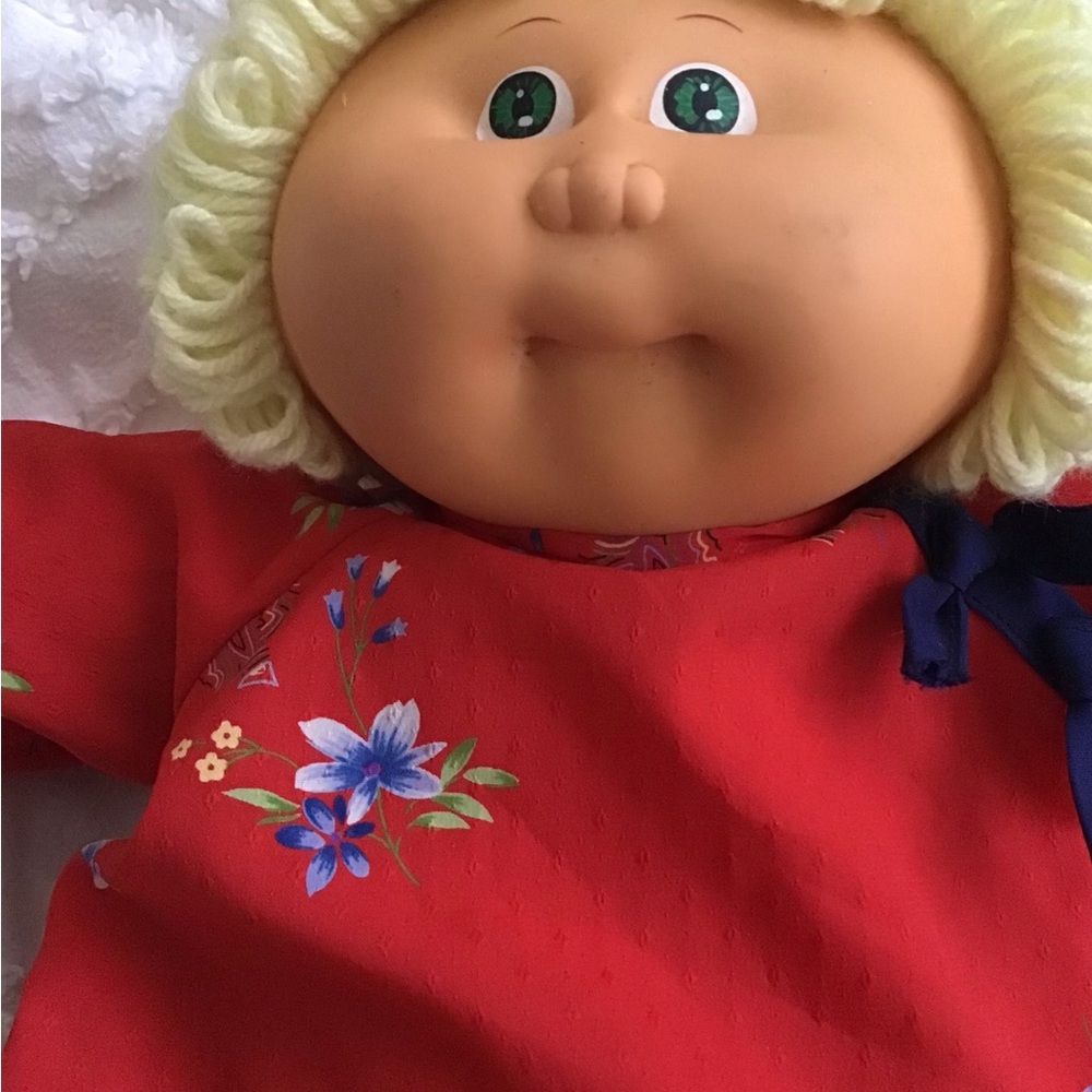 Cabbage Patch Doll 1985, Green Eyes, Yellow Hair, World Traveler China outfit.
